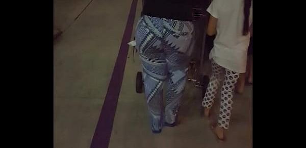  Candid Round Bubble Butt Latina at Airport